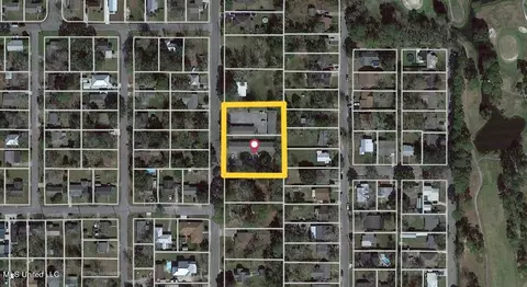 1202 Belair St, Pascagoula, MS 39567