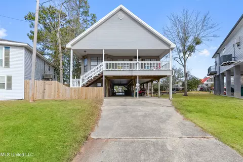 6130 Kiowa St, Kiln, MS 39556
