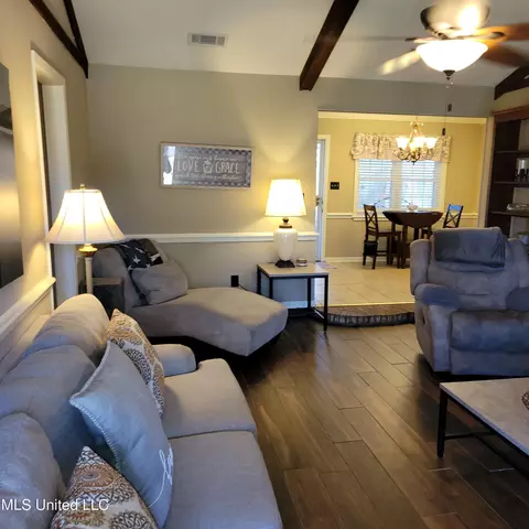 Living - 693 Cedar Springs Dr, Jackson, MS 39212 photo 2 of 4