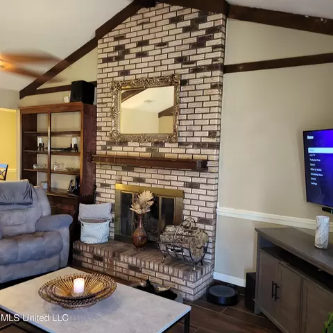 Living - 693 Cedar Springs Dr, Jackson, MS 39212 photo 3 of 4