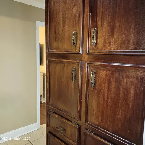 Entry Way - 693 Cedar Springs Dr, Jackson, MS 39212 photo 2 of 2