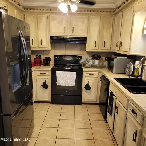 Kitchen - 693 Cedar Springs Dr, Jackson, MS 39212 photo 1 of 2
