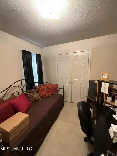Living - 1057 Bullrun Dr, Byram, MS 39272 photo 4 of 4