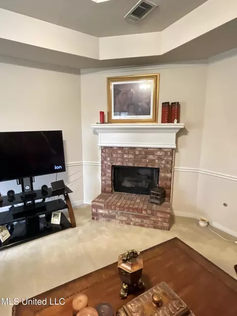 Living - 1057 Bullrun Dr, Byram, MS 39272 photo 2 of 4