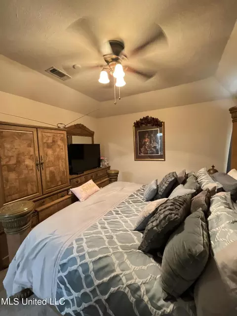 Bedroom - 1057 Bullrun Dr, Byram, MS 39272 photo 5 of 5