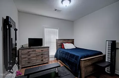 Bedroom - 619 Overlook Pt, Brandon, MS 39047 photo 5 of 6
