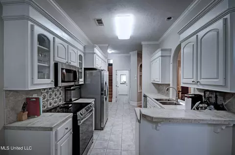 Kitchen - 619 Overlook Pt, Brandon, MS 39047 photo 1 of 3