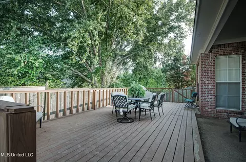 Exterior - 619 Overlook Pt, Brandon, MS 39047 photo 6 of 7