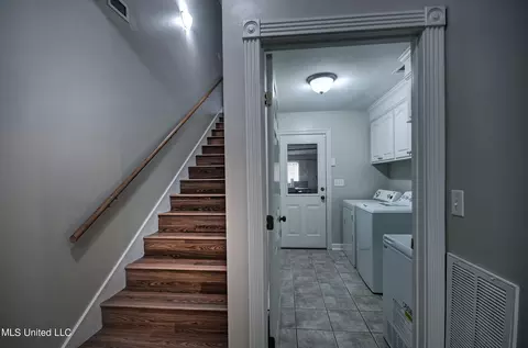 Entry Way - 619 Overlook Pt, Brandon, MS 39047 photo 3 of 3