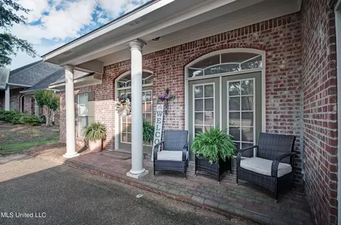 Exterior - 619 Overlook Pt, Brandon, MS 39047 photo 2 of 7