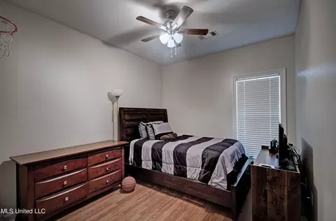 Bedroom - 619 Overlook Pt, Brandon, MS 39047 photo 6 of 6