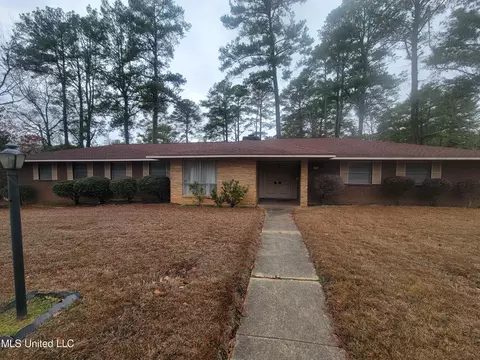 105 Elms Court Cir, Jackson, MS 39204