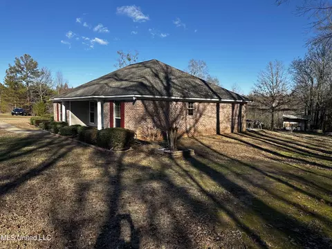 Exterior - 560 Stump Bridge Rd, Canton, MS 39046 photo 2 of 9