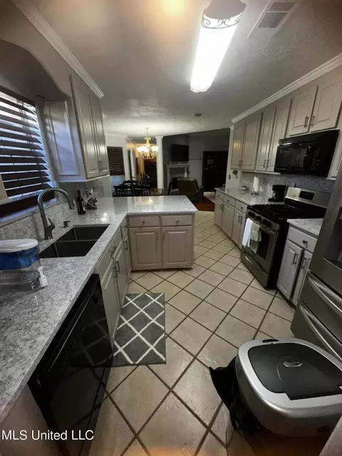 Kitchen - 560 Stump Bridge Rd, Canton, MS 39046 photo 1 of 4
