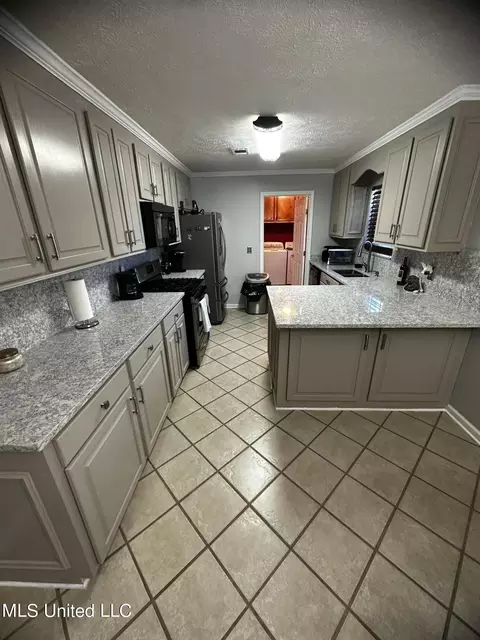 Kitchen - 560 Stump Bridge Rd, Canton, MS 39046 photo 4 of 4