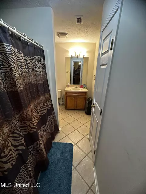 Entry Way - 560 Stump Bridge Rd, Canton, MS 39046 photo 2 of 3
