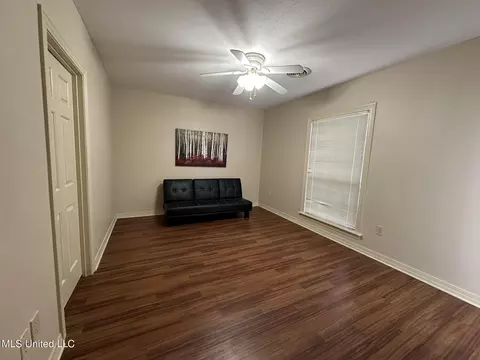 Living - 500 Northpointe Pkwy #121, Jackson, MS 39211 photo 3 of 3