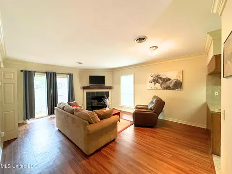 Living - 500 Northpointe Pkwy #121, Jackson, MS 39211 photo 1 of 3