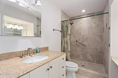 Bath - 56114 E Diamondhead Dr, Diamondhead, MS 39525 photo 1 of 2