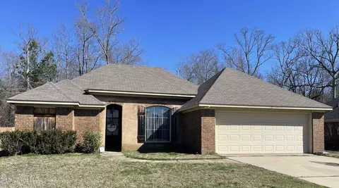 523 Oak Park Cir, Pearl, MS 39208