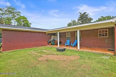 Exterior - 105 Main St, Raleigh, MS 39153 photo 5 of 9