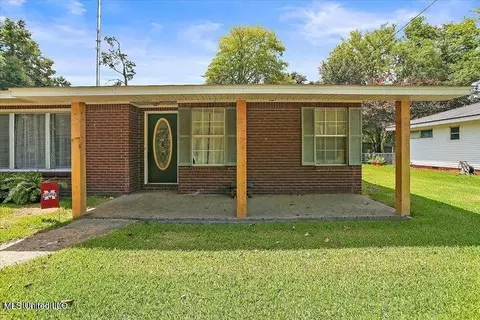 Exterior - 105 Main St, Raleigh, MS 39153 photo 3 of 9