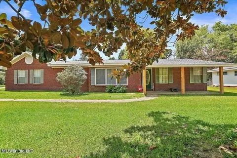 105 Main St, Raleigh, MS 39153