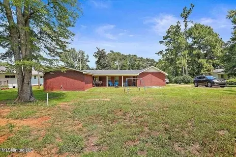 Exterior - 105 Main St, Raleigh, MS 39153 photo 6 of 9