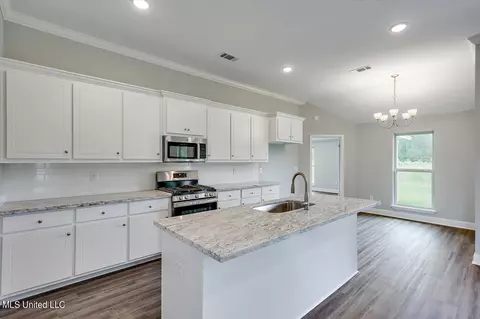 Kitchen - 302 Jasmine Cove Ln, Brandon, MS 39042 photo 2 of 2