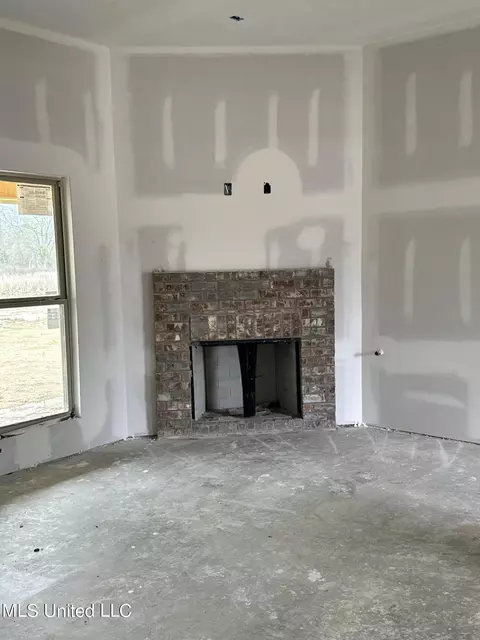 Living - 302 Jasmine Cove Ln, Brandon, MS 39042 photo 1 of 4