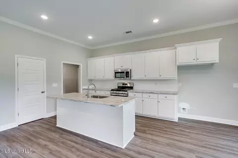 Kitchen - 302 Jasmine Cove Ln, Brandon, MS 39042 photo 1 of 2
