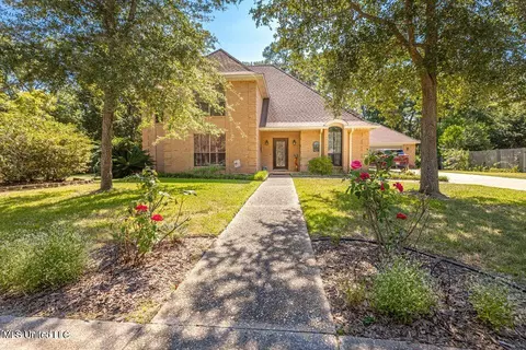 1316 Mill Cir, Ocean Springs, MS 39564