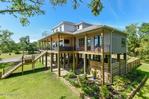 239 S Lang Ave, Long Beach, MS 39560