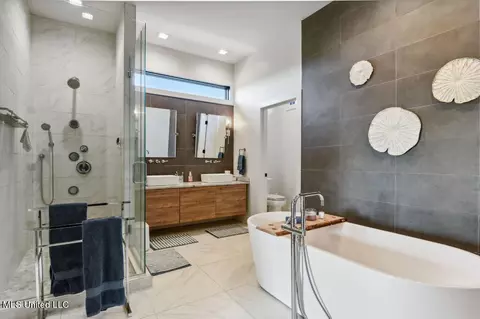 Bath - 239 S Lang Ave, Long Beach, MS 39560 photo 3 of 6