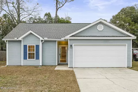 12192 Five Oaks Dr, Gulfport, MS 39503