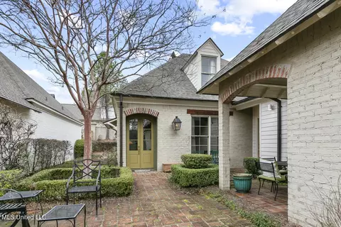 20 Waterford Pl, Jackson, MS 39211