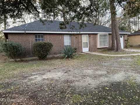 2301 Ladnier Rd, Gautier, MS 39553