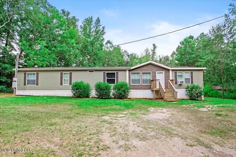 59 W Seneca Rd, Lumberton, MS 39455