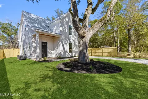 1025 Daniel St, Waveland, MS 39576