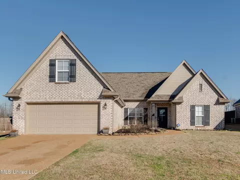 2592 N Dawnwood Cir, Southaven, MS 38672