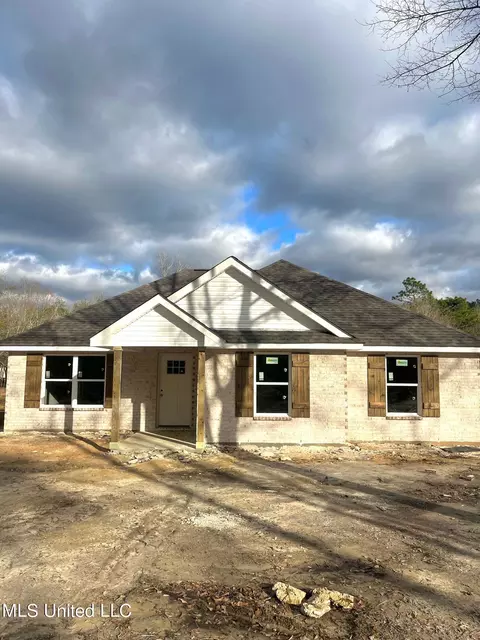 18 Matthews Rd, Carriere, MS 39426