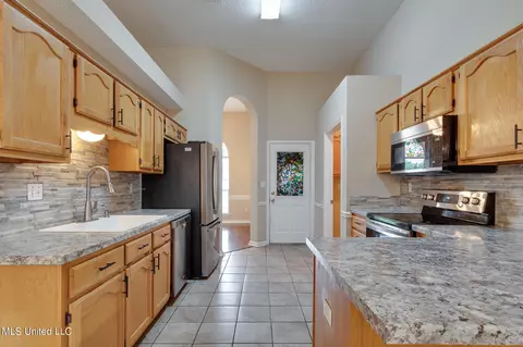 Kitchen - 4617 Nail Rd, Olive Branch, MS 38654 photo 4 of 5