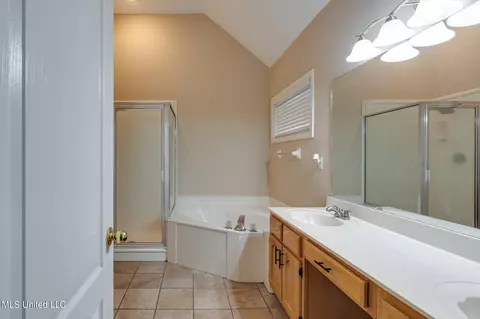 Bath - 4617 Nail Rd, Olive Branch, MS 38654 photo 1 of 6