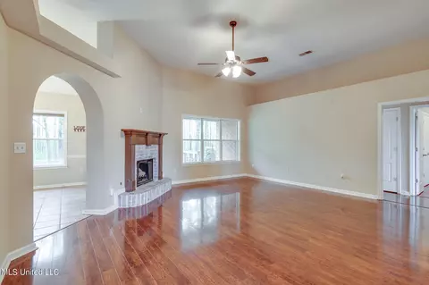 Living - 4617 Nail Rd, Olive Branch, MS 38654 photo 4 of 5