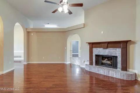 Living - 4617 Nail Rd, Olive Branch, MS 38654 photo 3 of 5
