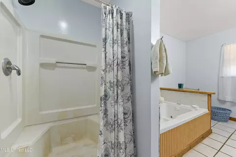 Bath - 232 White Harbor Rd, Long Beach, MS 39560 photo 2 of 5