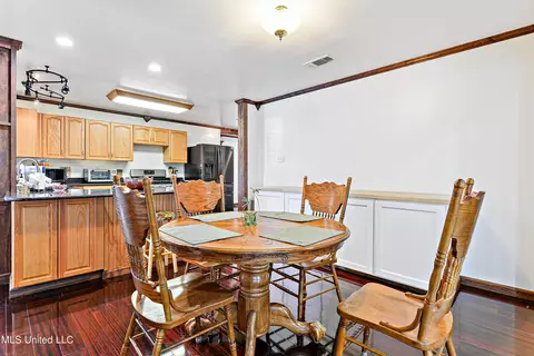 Dining - 232 White Harbor Rd, Long Beach, MS 39560 photo 3 of 3