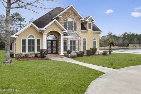 12555 S Lake Forest Dr, Gulfport, MS 39503
