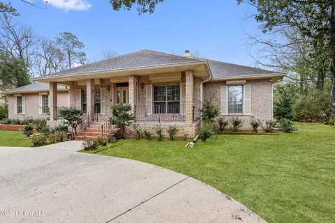 6612 Iolani Ct, Diamondhead, MS 39525