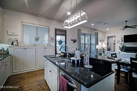 Kitchen - 103 Hampton Ridge Rdg, Madison, MS 39110 photo 3 of 4